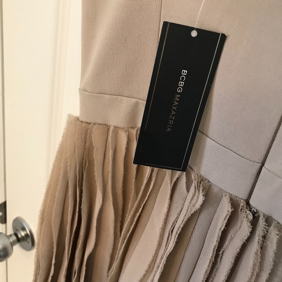 BEIGE STRAPLESS PLEATED PUMICE DRESS NWT - Picture 4 of 7